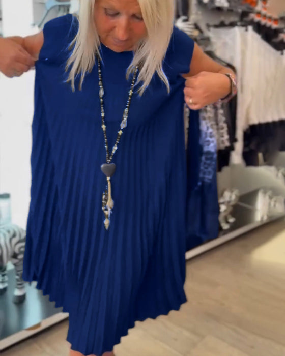 Ensfarget plissert uformell kjole med rund hals