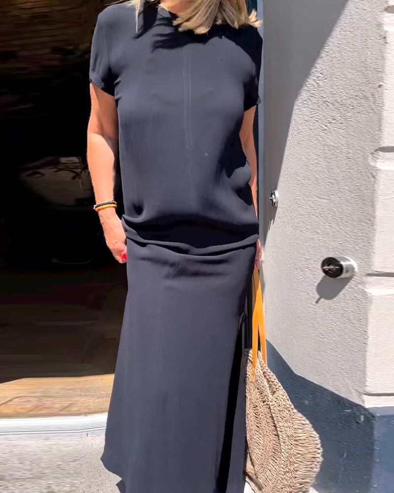 Elegant kjole med korte ermer i ensfarget