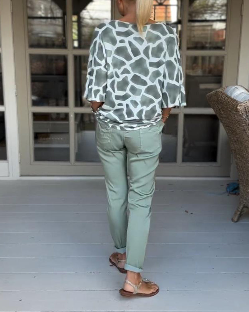 Elegant bluse med V-hals med flaggermusermer