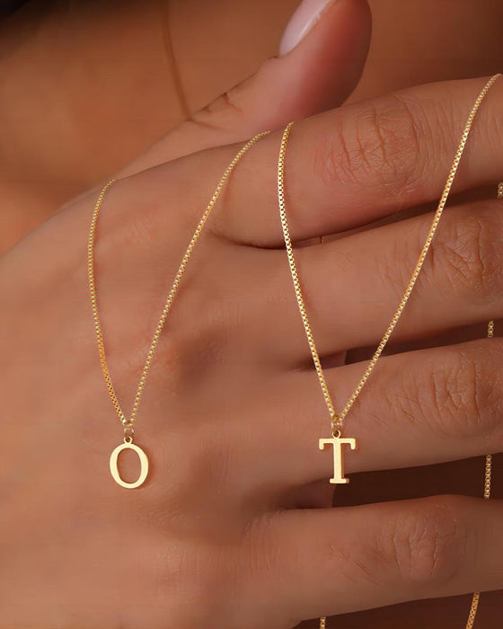 Fasjonabelt og utsøkt kjede med 26 engelske bokstaver