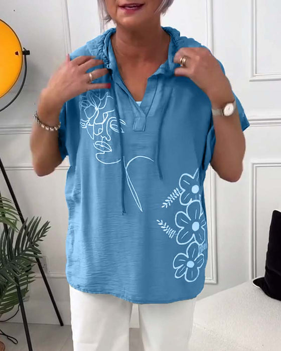 Uformell hettebluse med korte ermer med blomstertrykk