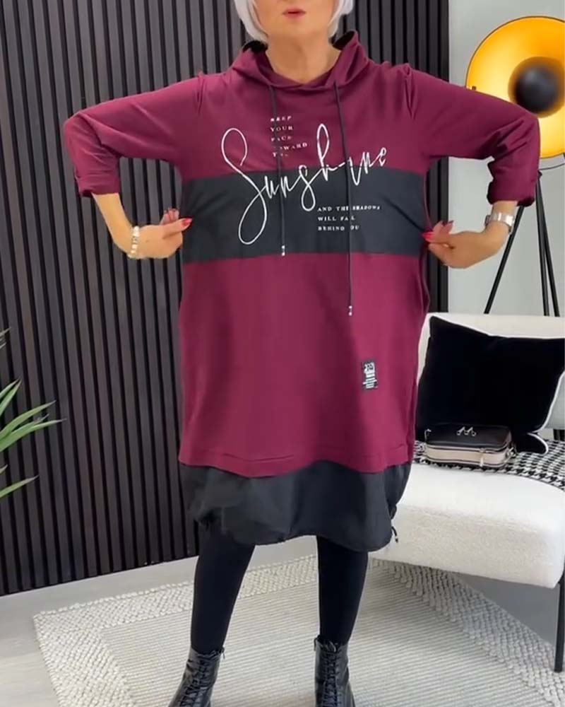 Uformell hettekjole med lomme med fargeblokktrykk