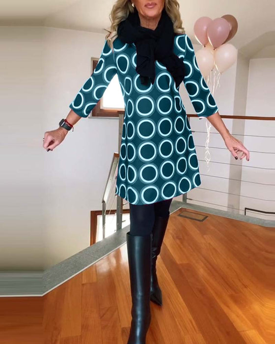 Uformell kjole med rund hals med sirkeltrykk