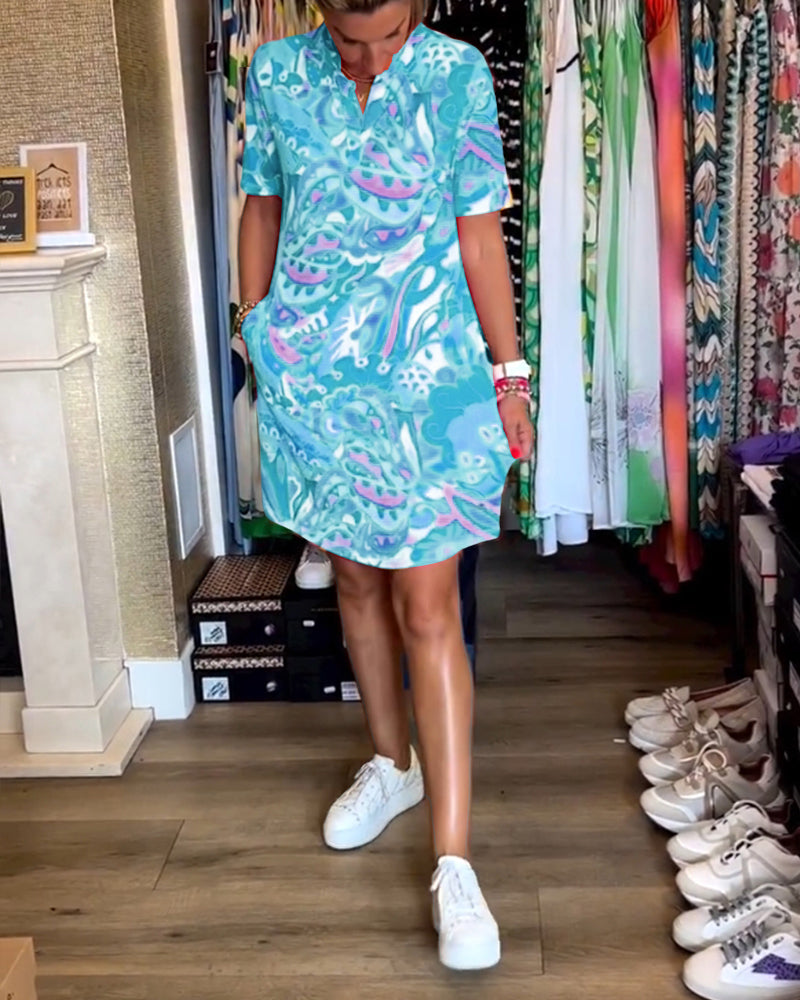 Kjole med lommer og trykk og korte ermer