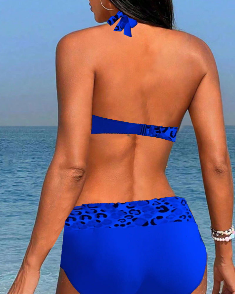 Halterneck bikini med lappeteppe i leopard