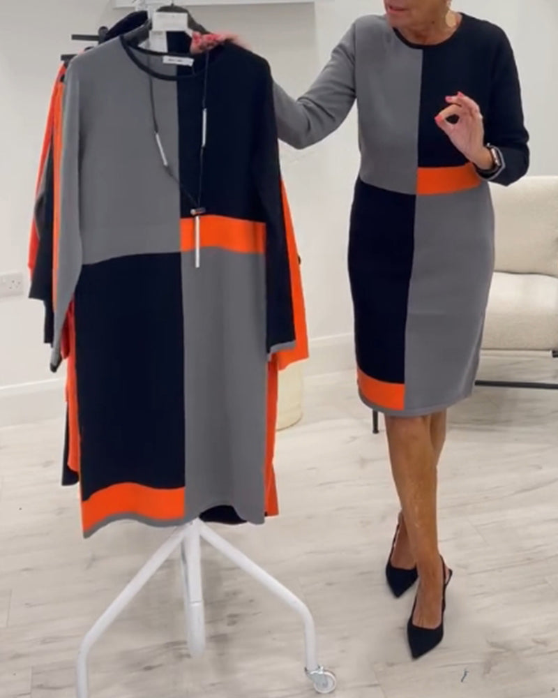 Elegant kjole med rund hals og fire kvadratisk farge