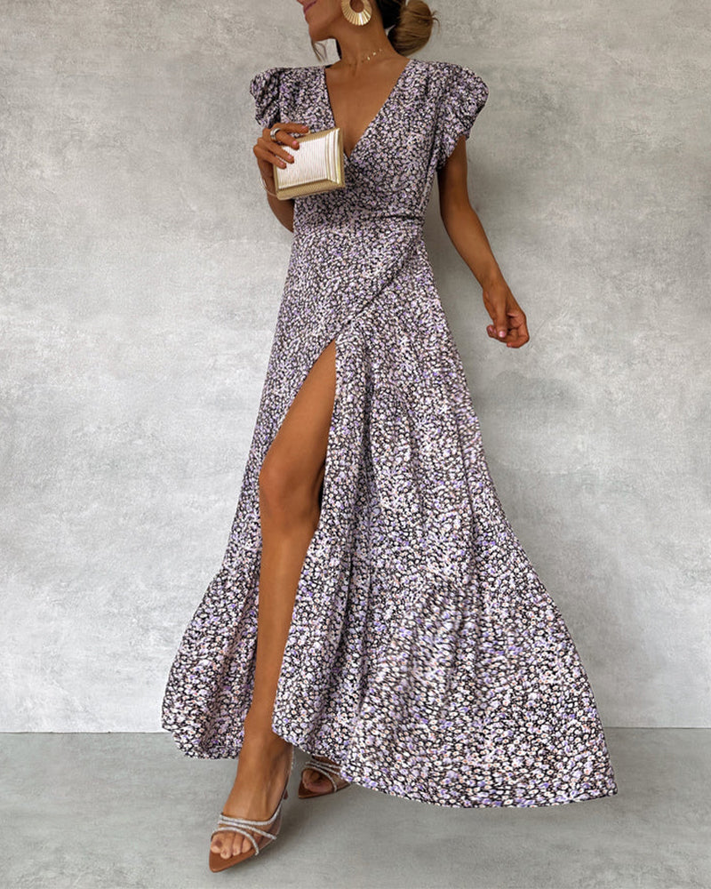 Elegant kjole med volanger og splitt