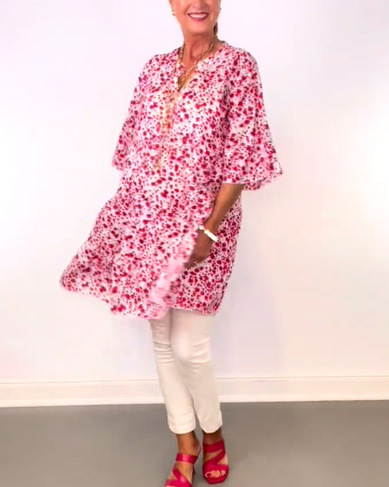 kjole med løs stil og blomster