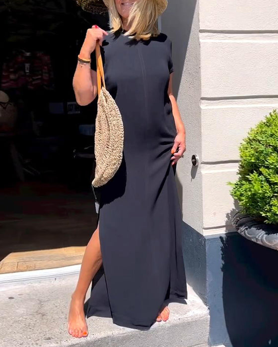 Elegant kjole med korte ermer i ensfarget