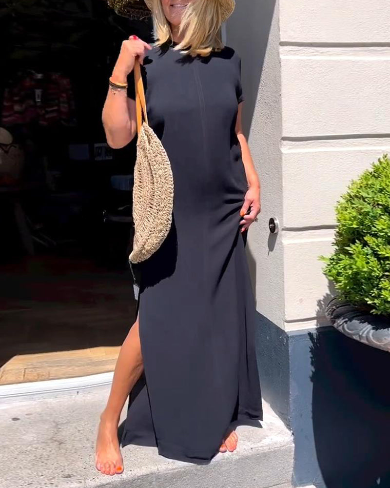 Elegant kjole med korte ermer i ensfarget