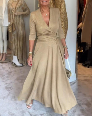 Elegant ensfarget kjole med V-hals med trekvart ermer