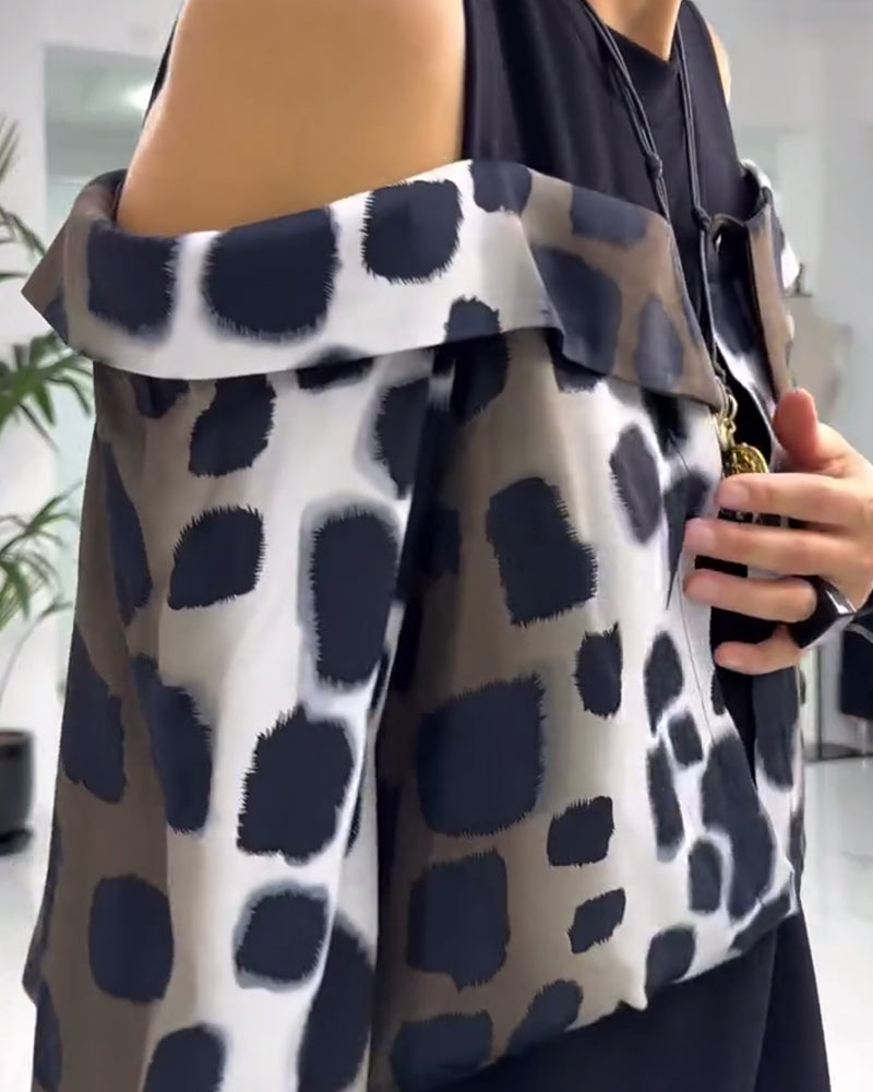 Uformell kjole med leopardmønster utenfor skulderen