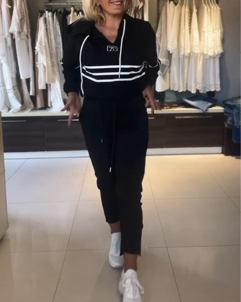 Uformelt sett med hettegenser med stripetrykk