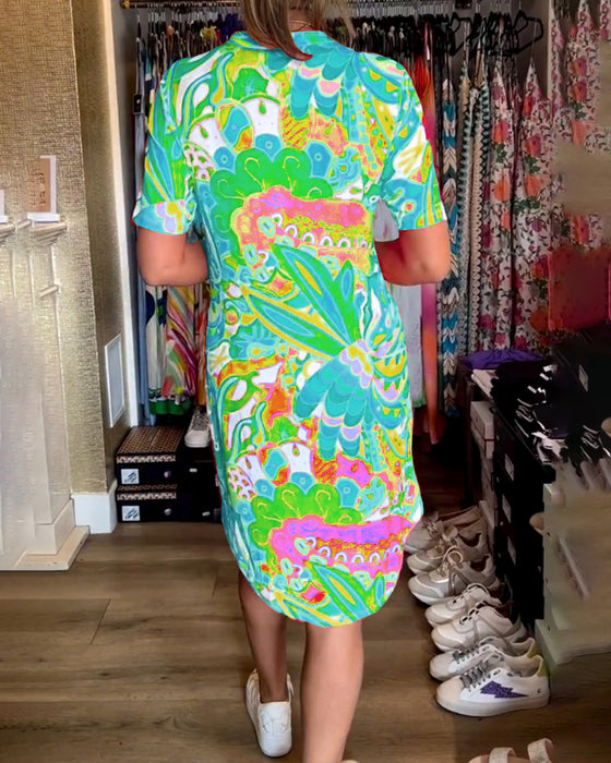 Kjole med lommer og trykk og korte ermer