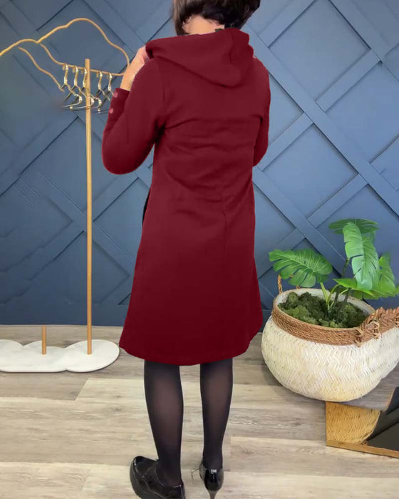 Uformell kjole med hette og hette med sirkeltrykk