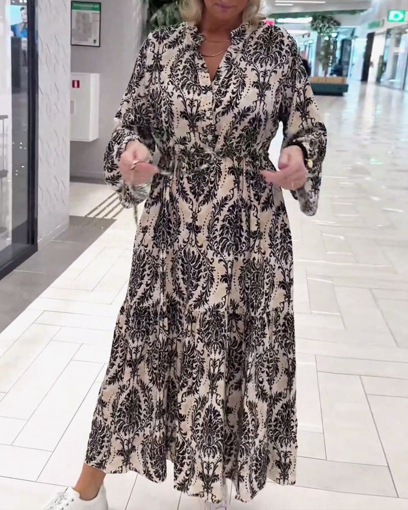 Kjole med snøring med klokkeermer