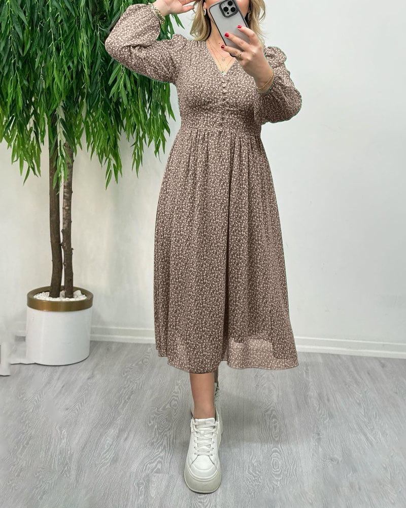 Elegant kjole med trykk med knapper