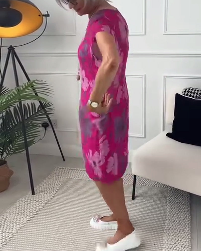 Uformell løs kjole med blomstertrykk med korte ermer og lommer