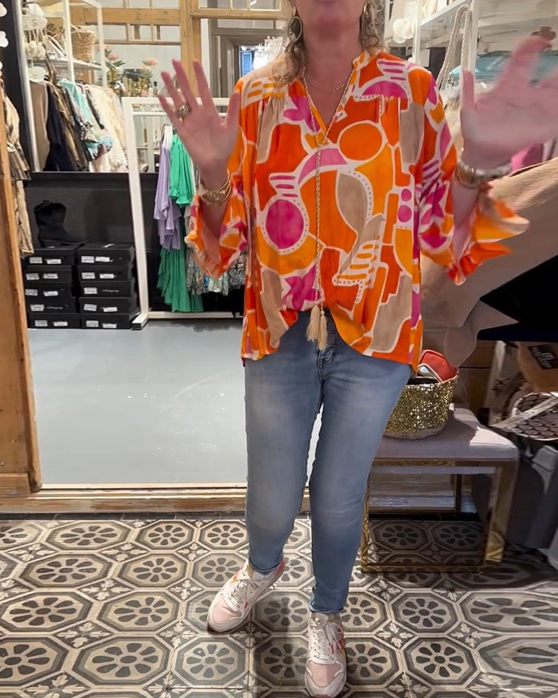 Bluse med fargerik og avløpt skulder