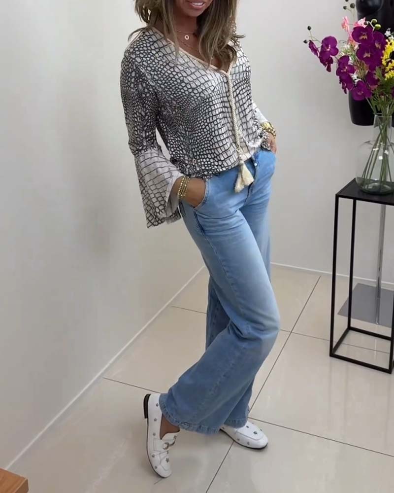 Bluse med blomstermønster og snor