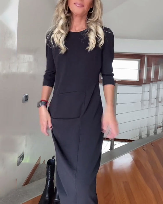 Plissert ensfarget elegant kjole med rund hals