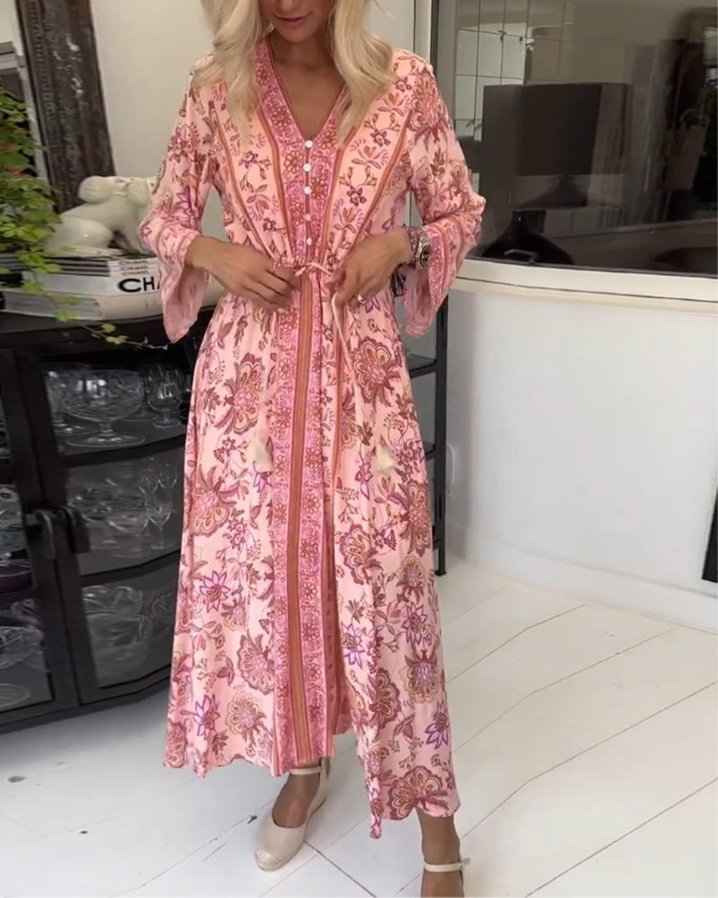 Elegant trykket V-hals-kjole med snøring