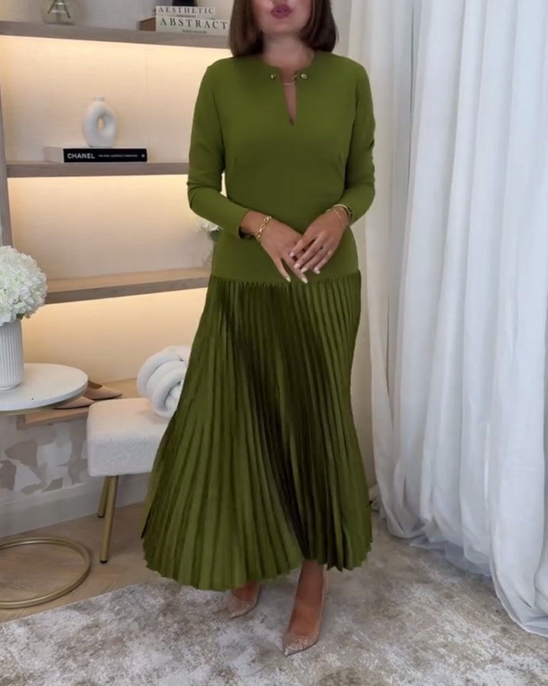 Uformell ensfarget kjole med lange ermer og fold