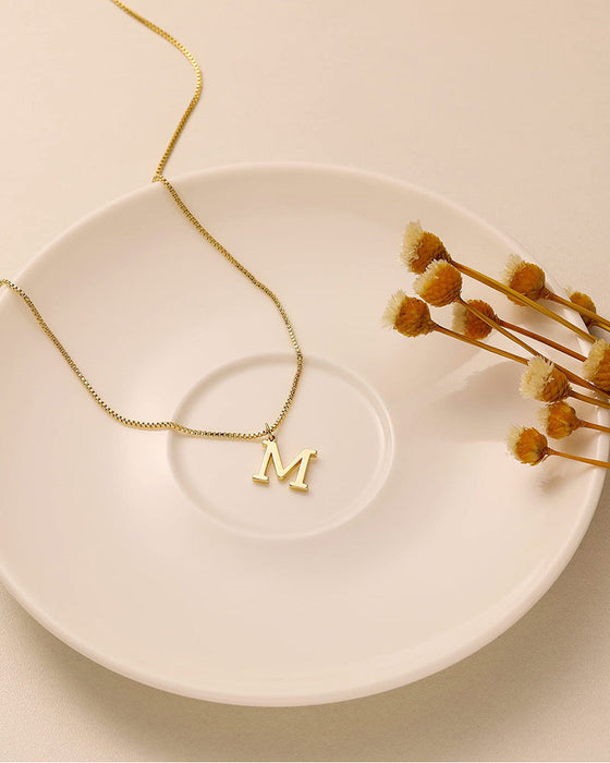 Fasjonabelt og utsøkt kjede med 26 engelske bokstaver