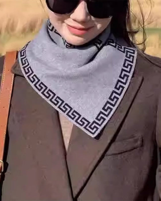 Fasjonabelt allsidig trekantskjerf