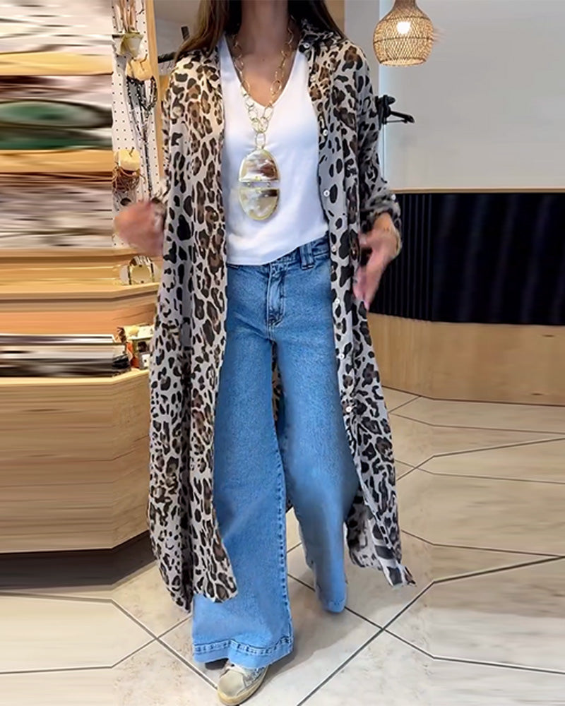 Langermet lang jakke med leopardtrykk