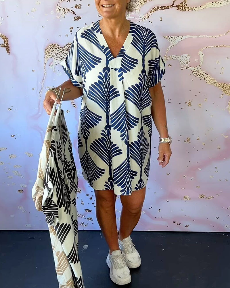 Uformelt kortermet kjole med V-hals