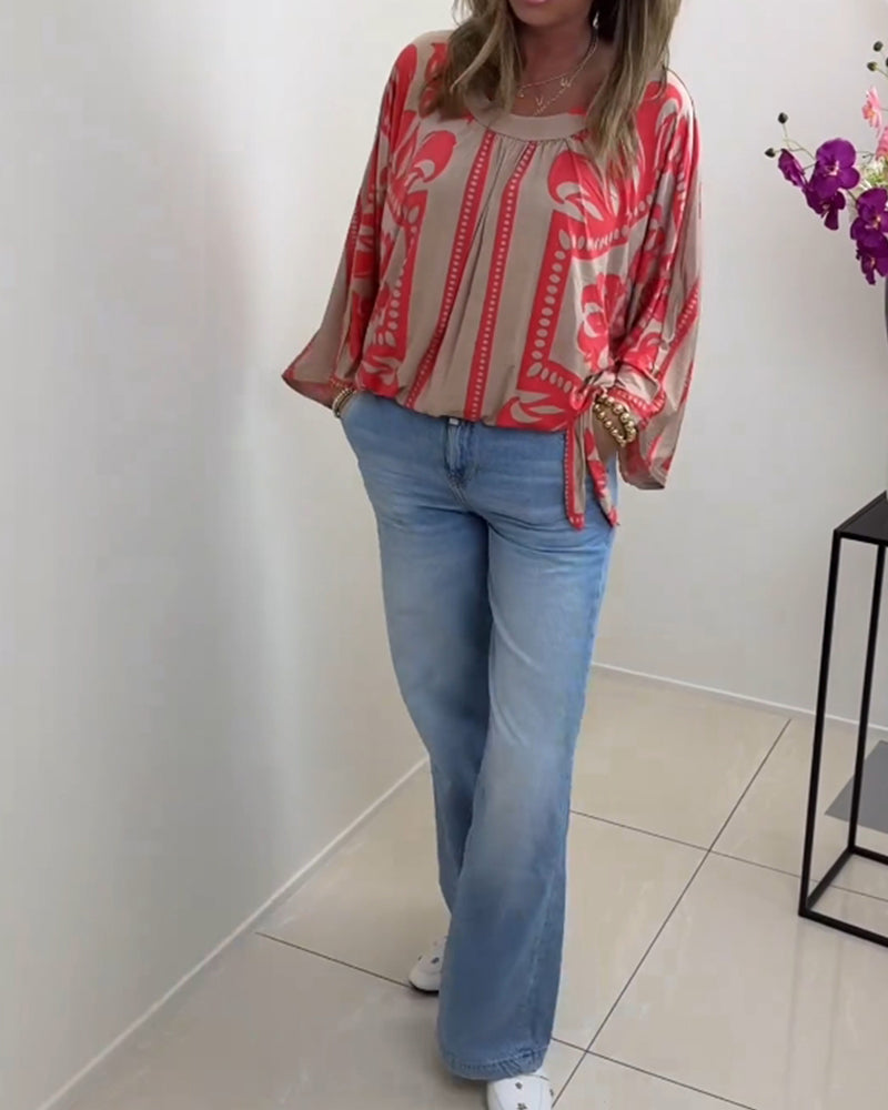 Uformelt topp med rund hals og lange ermer med trykk