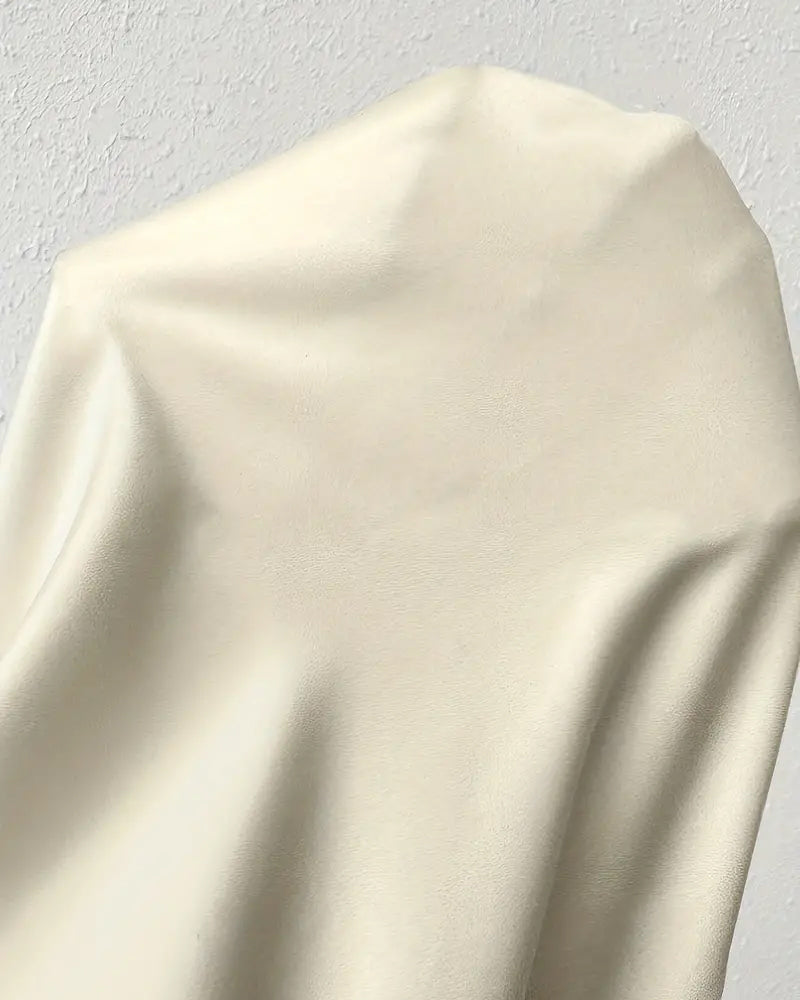 Casual ensfarget uregelmessig bluse med fold og lange ermer