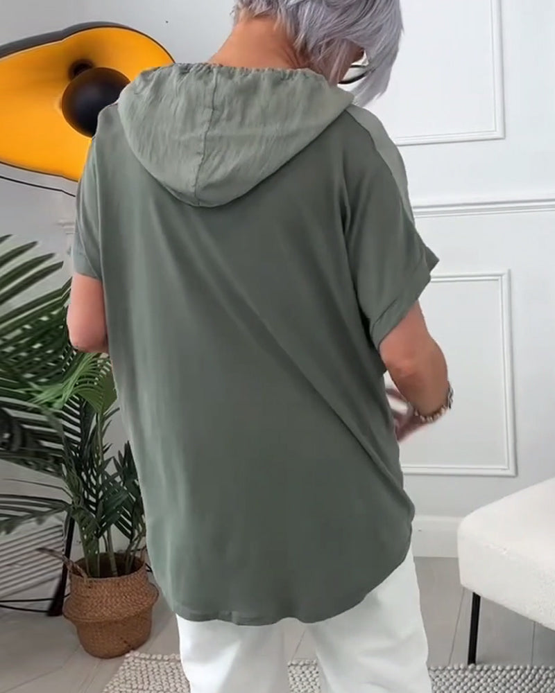 Uformell hettebluse med korte ermer med blomstertrykk