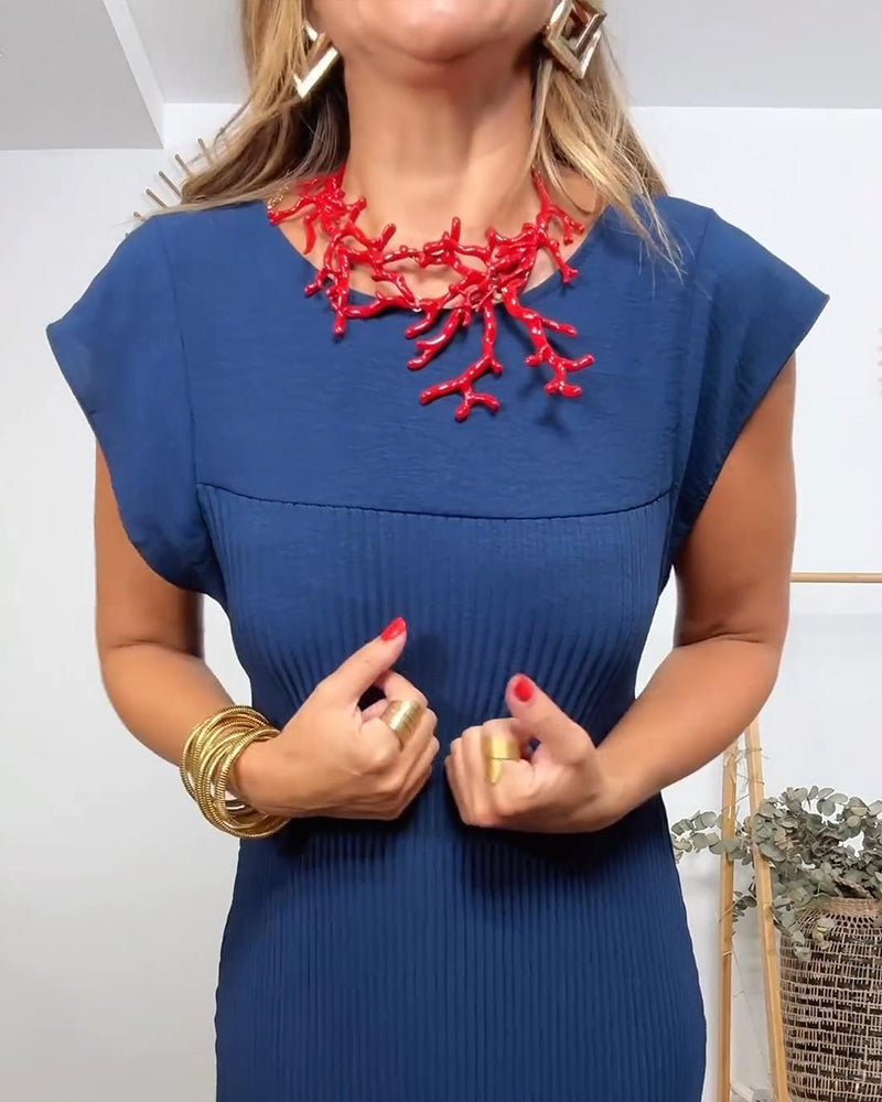 Ermeløs plissert enkel ensfarget kjole