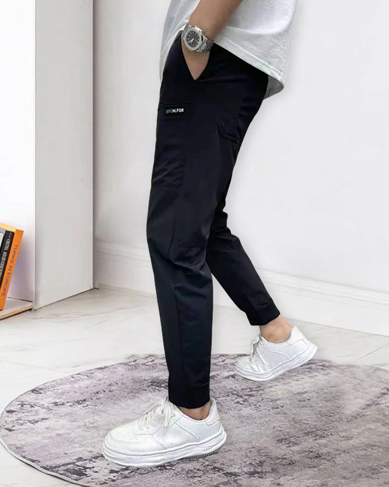 Høystrekkbare skinny cargobukser med flere lommer for menn