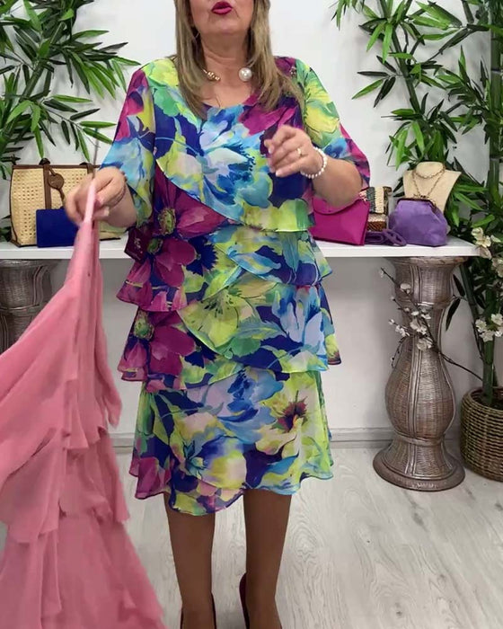 Blomstret kjole med rund hals og halvermet med volanger