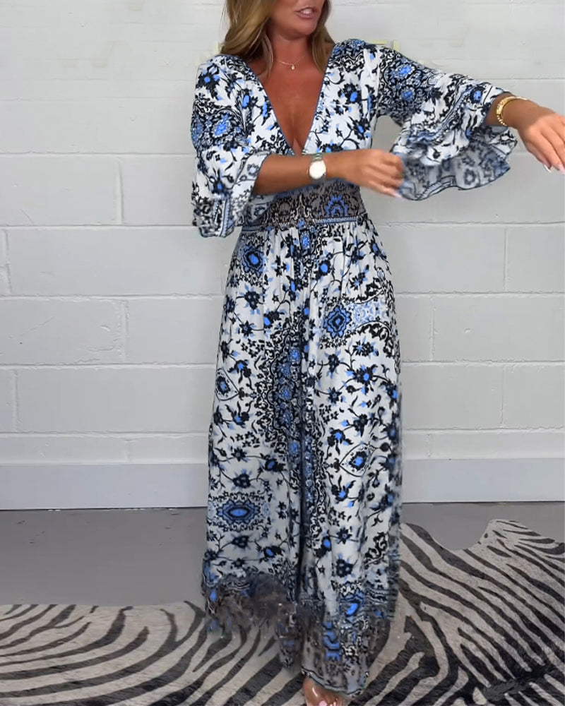 Jumpsuit med trykk og dyp V-hals