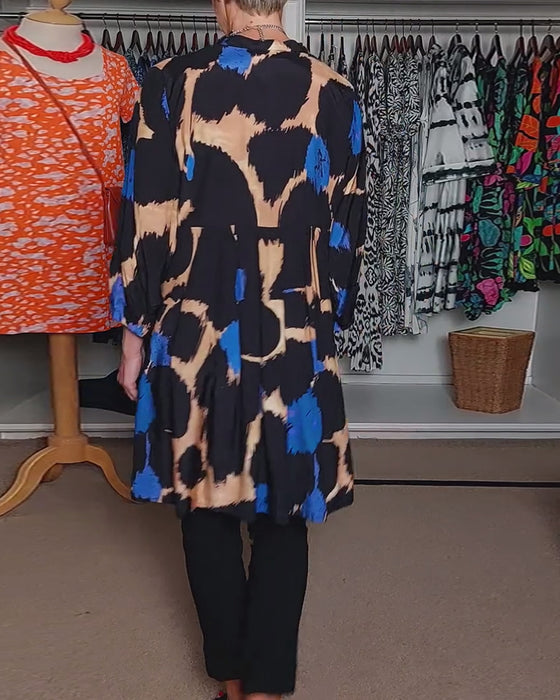 V-hals avslappet langermet bluse i kontrastfarge