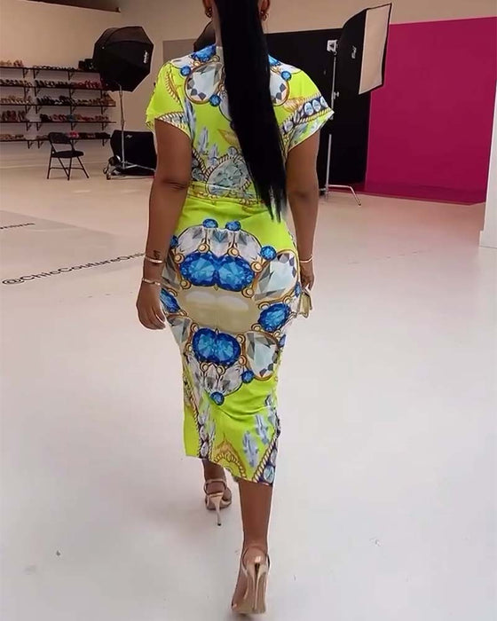 Kjole med dyp V spalt i midjen