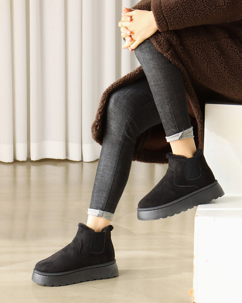 Ensfargede snøstøvler med tykk såler