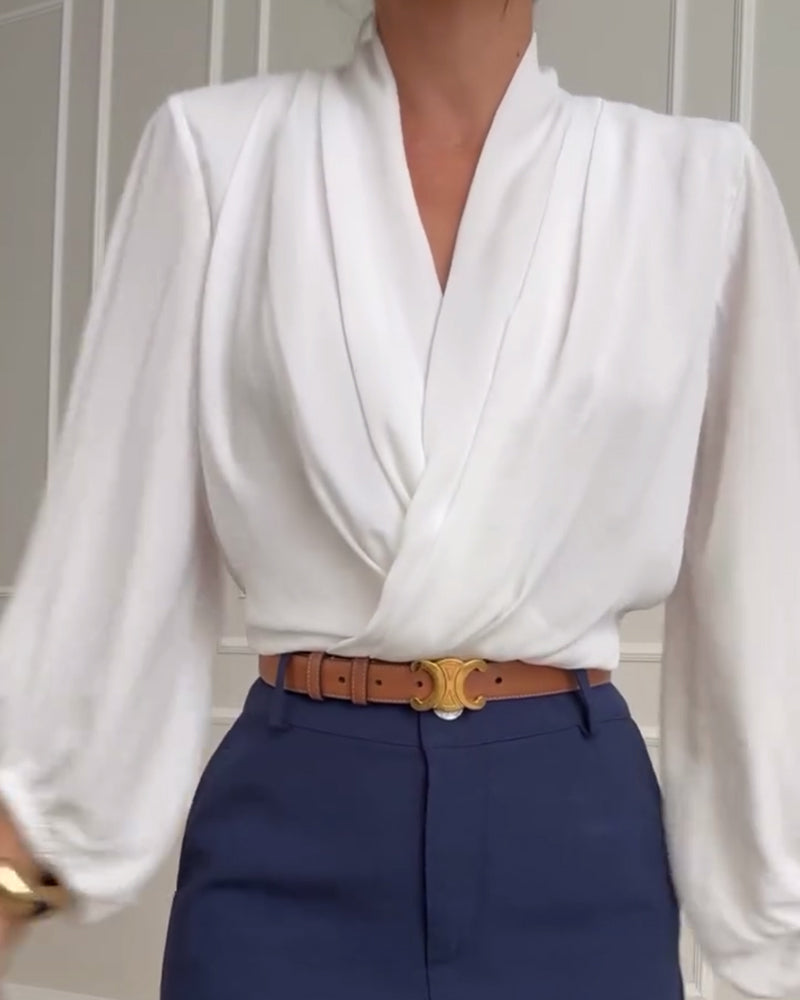 Mote ensfarget bluse med V-hals med lanterne