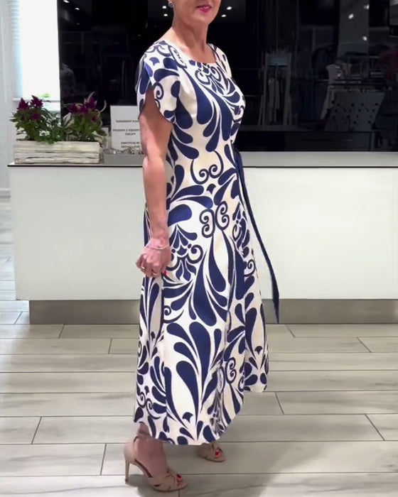 Elegant kortermet kjole med kontrasttrykk