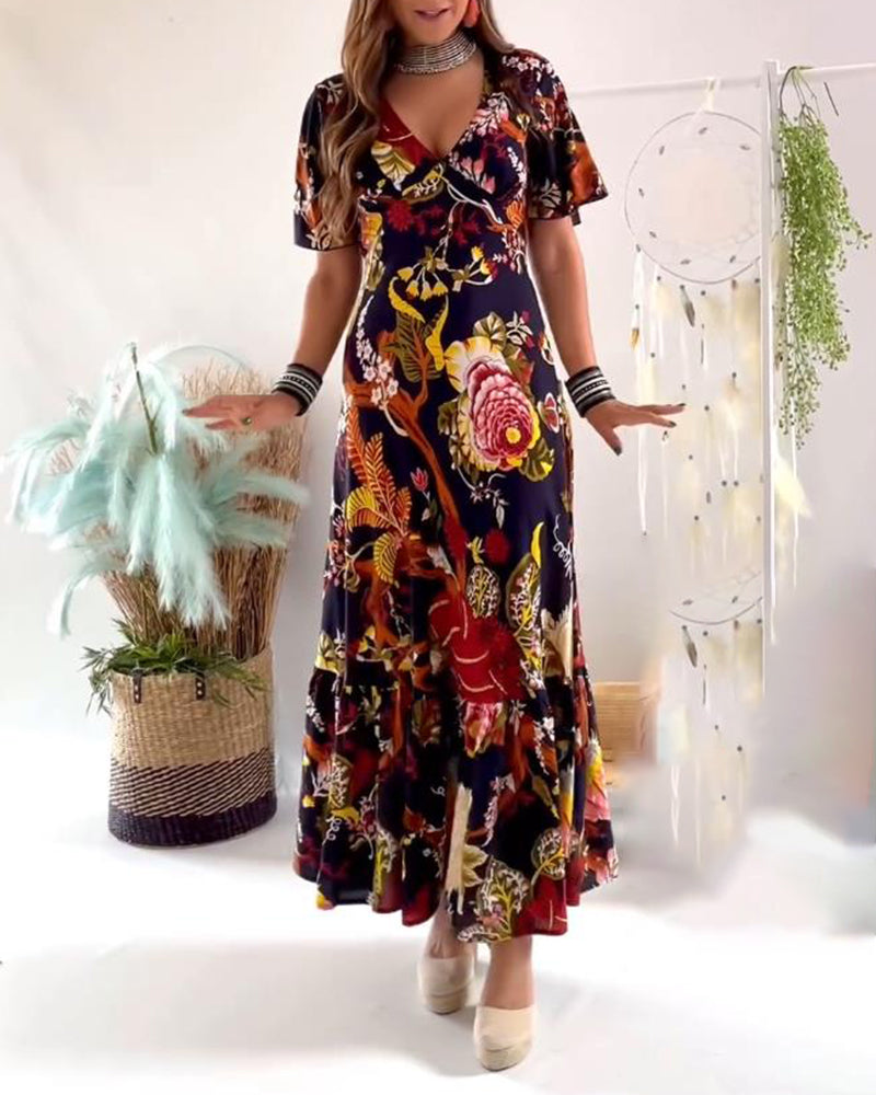 Elegant kortermet kjole med v-hals