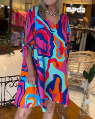 Løs kjole med rund hals og trykk