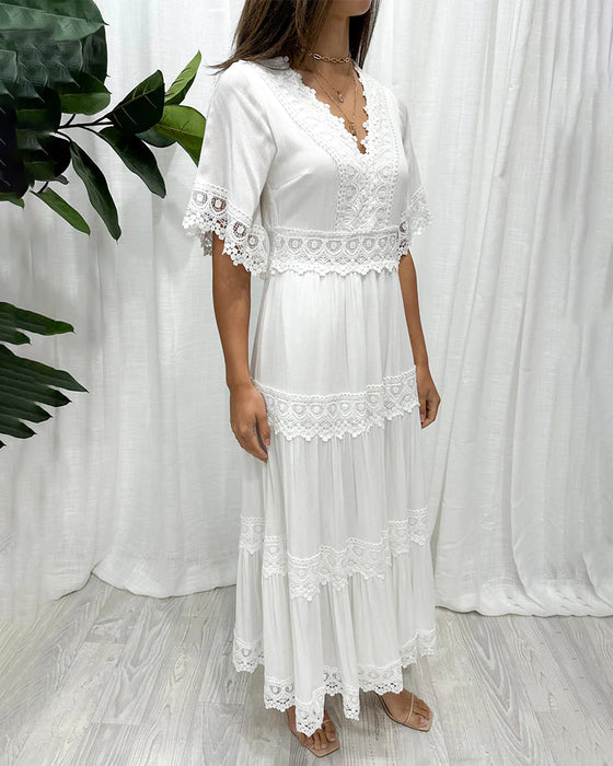 Elegant lang kjole med V-hals