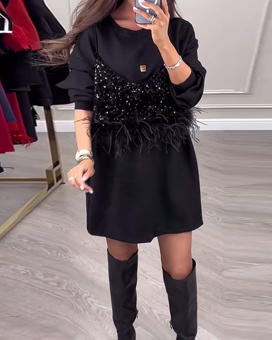 Mote ensfarget kjole med paljett og fjærpatchwork