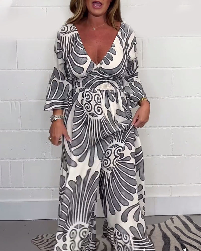 Deep V løs jumpsuit med retroprint og klokkeerm