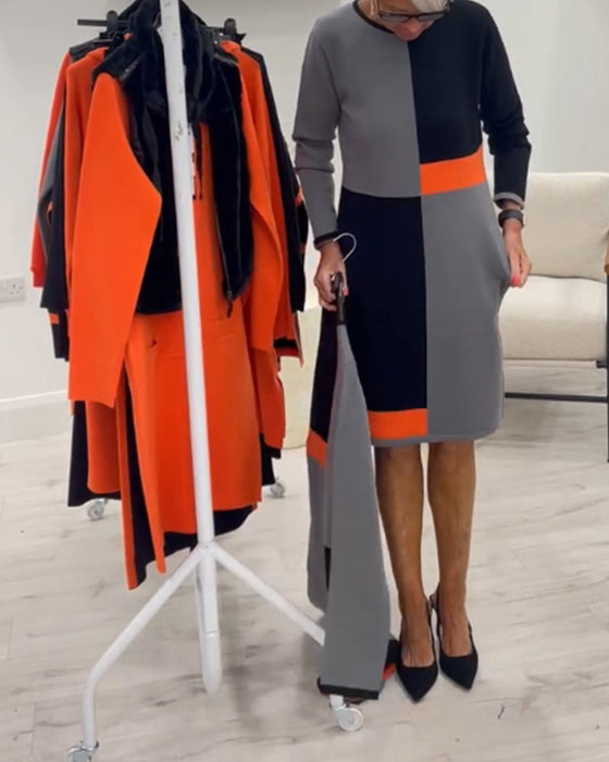 Elegant kjole med rund hals og fire kvadratisk farge