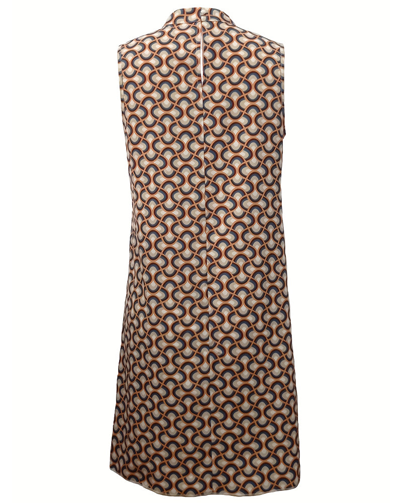 Elegant kjole uten ermekrage